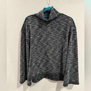 Free People turtle neck sweater size S, marble black color